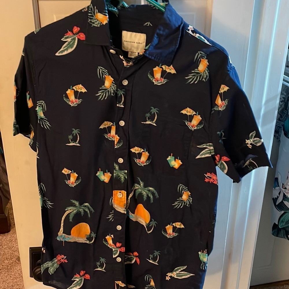 Excellent condition American Eagle tropical navy shirt - FUN!